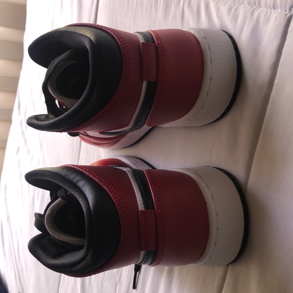 Nike Air Jordan 1 mid GS - Picture 6 of 8